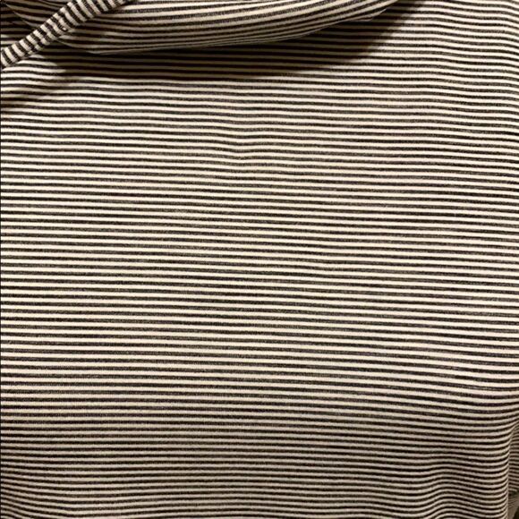 𝅺ZELLA hooded long sleeve women’s shirt. Small - Picture 2 of 6